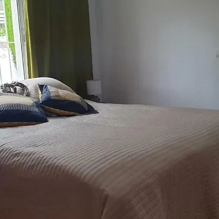 Casa De Personas Villa *